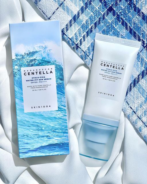 Protector Solar con Sérum Madagascar Centella Hyalu-Cica Water-Fit Sun Serum 50ml - SKIN 1004